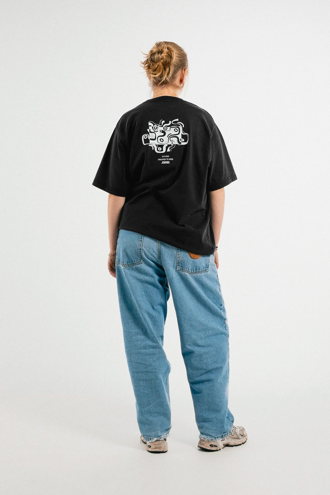 Woman wearing the black Jovandi Drawn Lines T-Shirt