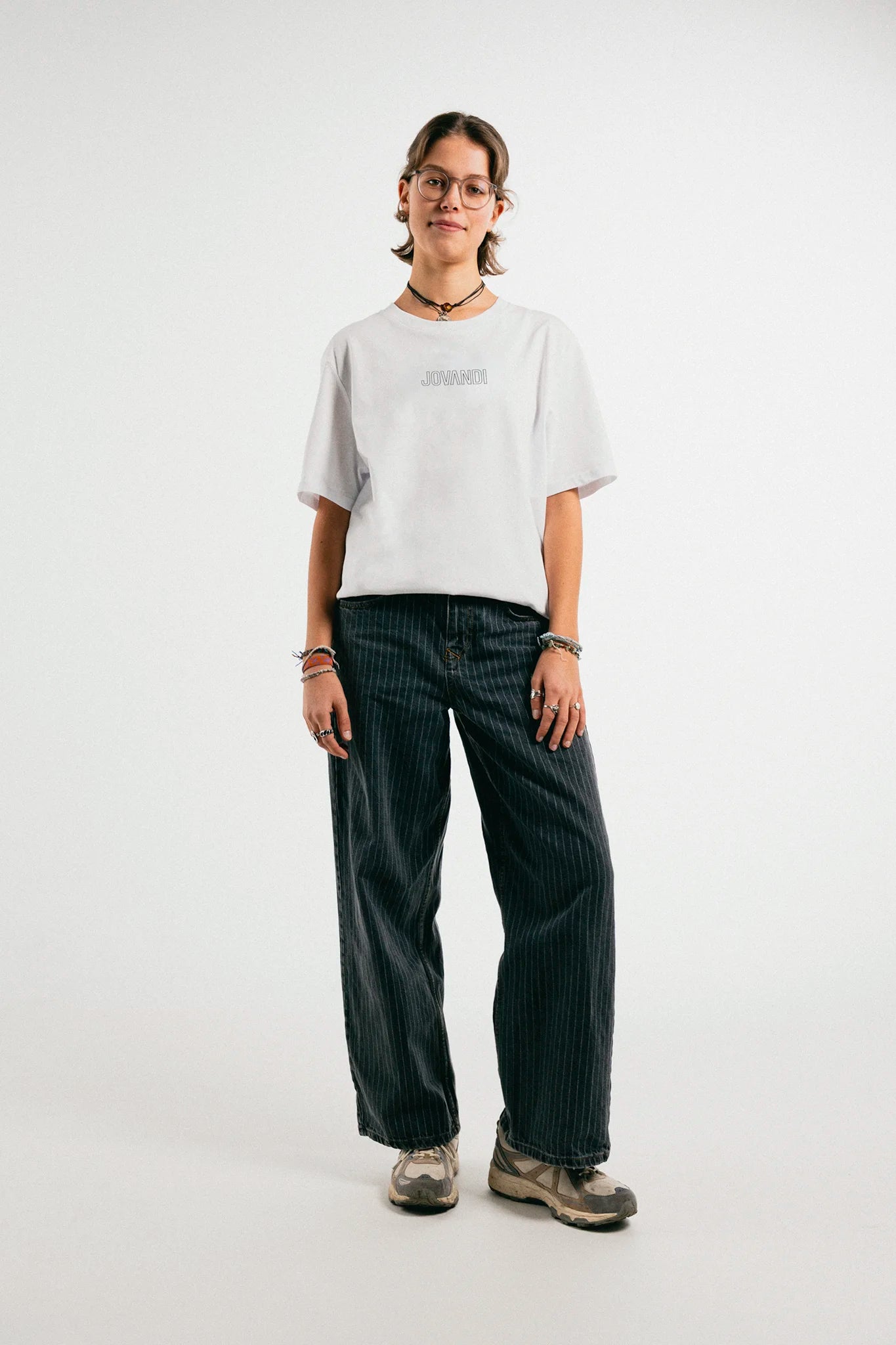 Woman wearing the white Jovandi Lines T-Shirt