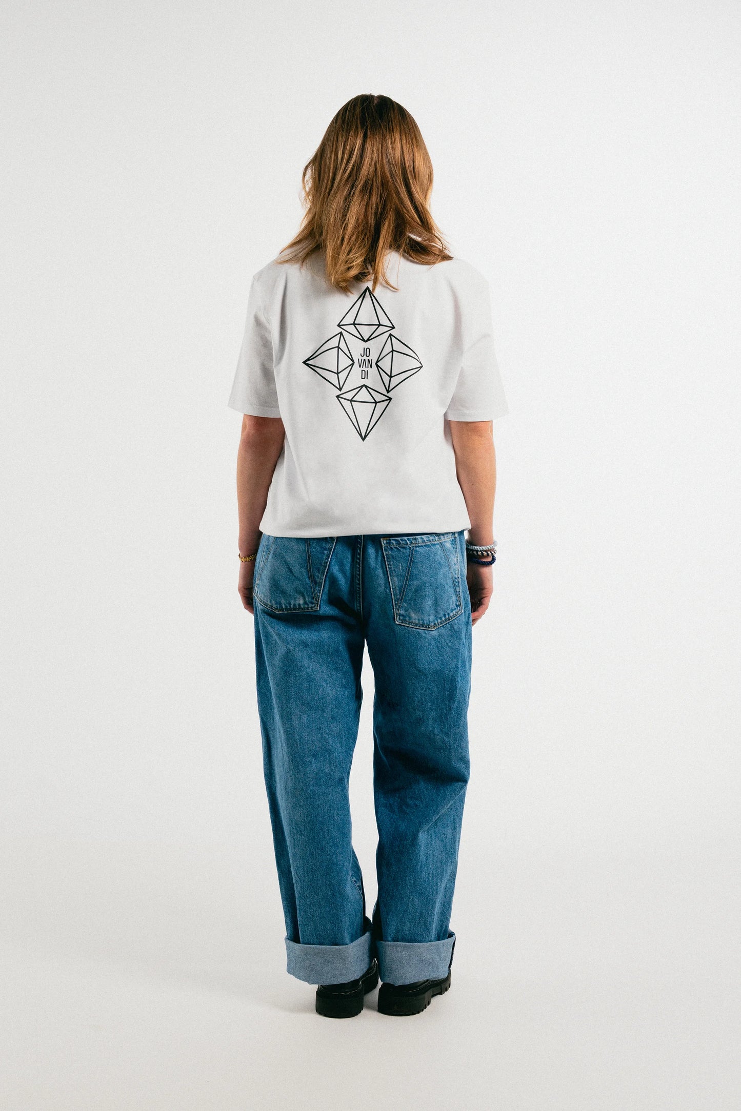 Woman wearing the white Jovandi diamonds T-Shirt